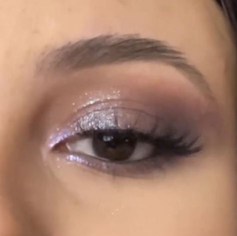 Ethereal Aesthetic Makeup, Wet Eyeshadow Look, Ethereal Makeup Looks, Spring Eye Makeup, Summer Date Night Outfit, Y2k Beach, Fashion Bella, Summer Date Night, Eye Eye