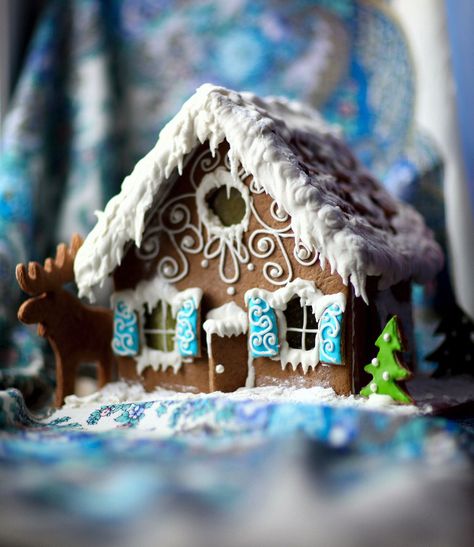 Horizon Stone, Gingerbread House Template, Gingerbread Dough, How To Make Gingerbread, Make A Gingerbread House, Christmas Gingerbread House, Ultimate Christmas, Edible Glitter, Cake Board