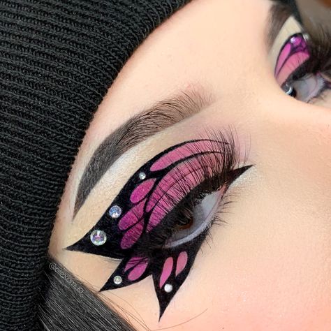 Goth Butterfly Makeup, Orange Butterfly Makeup, Halloween Butterfly Makeup, Purple Butterfly Makeup, Lady Bug Makeup, Butterfly Liner, Butterfly Makeup Look, Work Makeup Looks, Butterfly Eye Makeup