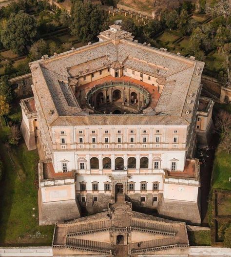 Villa Farnese, Palazzo Farnese, Day Trips From Rome, Castles In Scotland, Amazing Buildings, Unique Places, Structure Architecture, Road Trip Planning, Salou