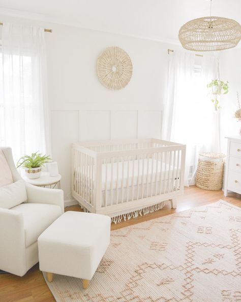 ✨ gotta love those neutrals ❤️ • #babyletto Hudson crib and Toco glider • nursery designed by @kourtneykaylene #genderneutral #genderneutralnursery #homedecor White Crib Nursery, Nursery Rugs Neutral, Kids Room Makeover, Pink Nursery Rug, Room Decorations Ideas, Baby Room Decorations, Kids Room Decor Ideas, Nursery Rugs Girl