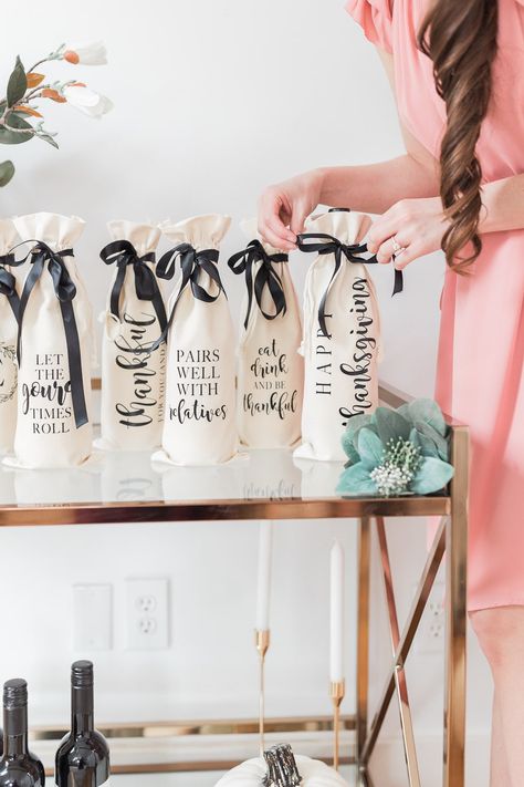 Easy diy wine bottle bag tutorial for fall by blogger Stephanie Ziajka on Diary of a Debutante Wine Bags Ideas Diy Gifts, Wine Bags Ideas, Cricut Iron On Ideas, Wine Bag Diy, Friendsgiving Gifts, Tumbler Business, Fall Cricut, Wine Gifts Diy, Personalized Wine Bag