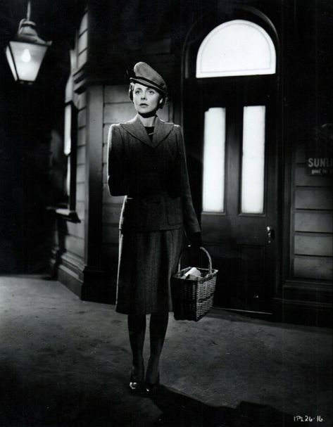 Celia Johnson, Betty Brosmer, David Lean, Elizabeth Johnson, Pretty Movie, Brief Encounter, Poses References, Academy Awards, Photographic Paper