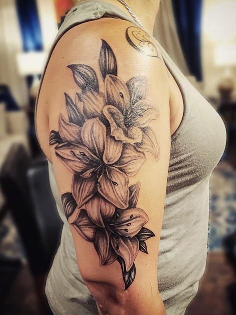 Realistic Lily Tattoo, Lilly Tattoo On Shoulder, Lily Back Tattoo, Lily Tattoo Sleeve, Child Tattoos, Time Clock Tattoo, Stargazer Lily Tattoo, Tiger Lily Tattoos, Mother Tattoos For Children