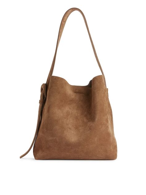 Fall Lunch Date: Stylish Outfit Idea for Chilly Afternoons - WornBy.co.uk Suede Tote Bag, Suede Tote, Brown Tote, Fashion People, Womens Purses, Leather Tote Bag, Suede Leather, Leather Tote, Influencer