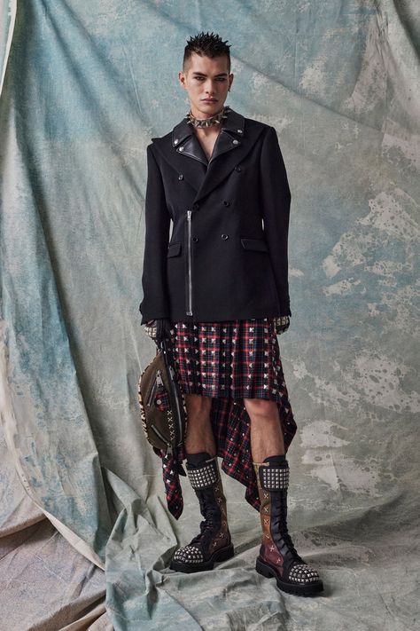 Punk Men, Pre Fall 2023, Goth Guys, Punk Looks, Estilo Punk, Punk Outfits, Menswear Collection, Fall 2023, Pre Fall