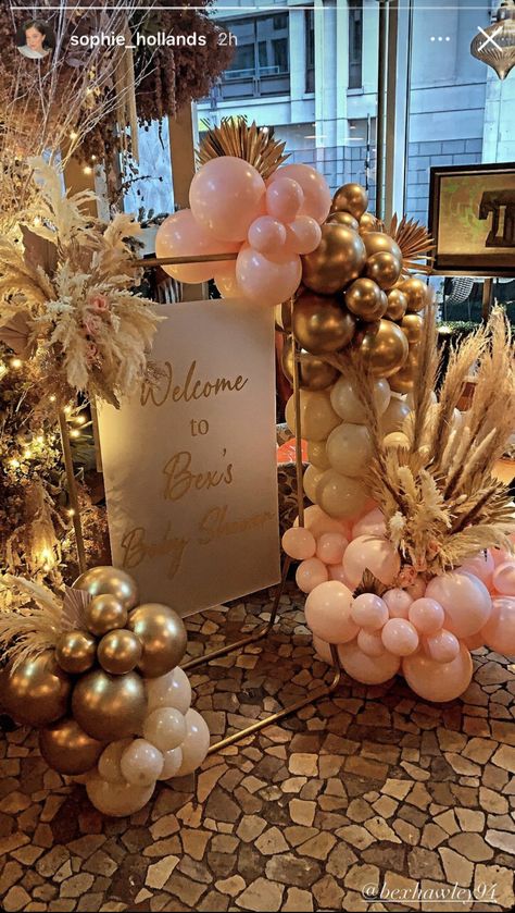 Luxury Quinceanera Party, Rose Gold Xv Decorations, Rose Gold 15 Decorations, Rose Gold Sweet 16 Party Ideas, Gold Quinceanera Theme, Sweet Sixteen Party Themes, Surprise 50th Birthday Party, Quinceanera Pink, Sweet Sixteen Birthday Party Ideas