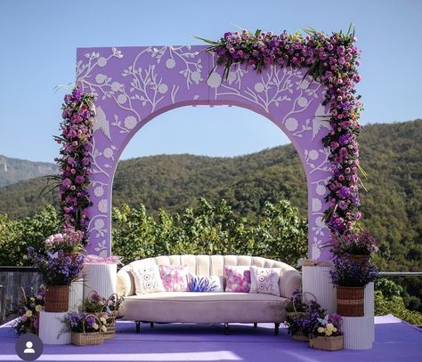 Purple Haldi Decor, Reception Stage Decor Indoor, Indoor Haldi Decor Ideas, Mehndi Backdrop, Haldi Theme, Haldi Backdrop, Lavender Wedding Decorations, Couple Seating, Beach Wedding Setup