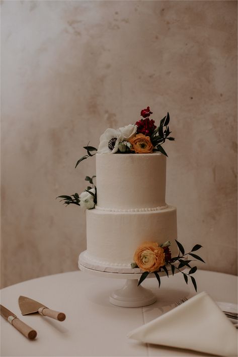 Wedding Cake Minimalist, Wedding Cake Two Tier, 2 Tier Wedding Cakes, Perfect Wedding Cake, Wedding Cake Fresh Flowers, 3 Tier Wedding Cakes, Small Wedding Cakes, Wedding Cake Ideas, Floral Wedding Cake