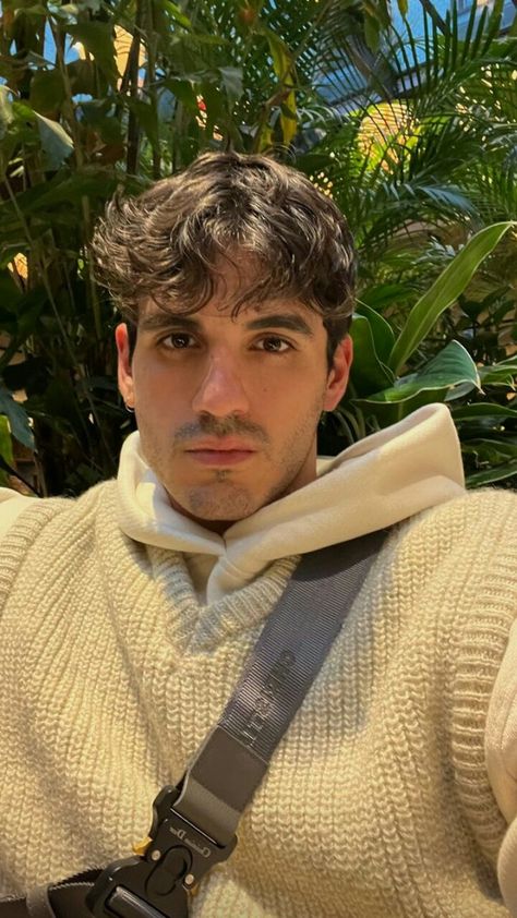 Lebanese Men, Man Hairstyle, Male Haircuts Curly, Bunny Fashion, Men Hair Color, Cool Hairstyles For Men, Autumn Aesthetic, Poses For Men, Ig Story