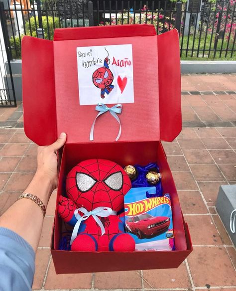 Cadeau St Valentin, Cake Recipes Easy, Cute Anniversary Gifts, Easy Cakes, Spiderman Gifts, Aesthetic Cake, Spiderman Theme, Cake Aesthetic, Desserts Cake
