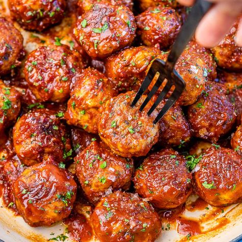 BBQ Chicken Meatballs Bbq Chicken Meatballs Crockpot, Barbecue Chicken Meatballs, Bbq Chicken Meatballs, Bbq Turkey Meatballs, Homemade Barbecue Sauce Recipe, Meatballs Recipes, Homemade Bbq Sauce Recipe, Low Calorie Chicken, Chicken Meatball Recipes