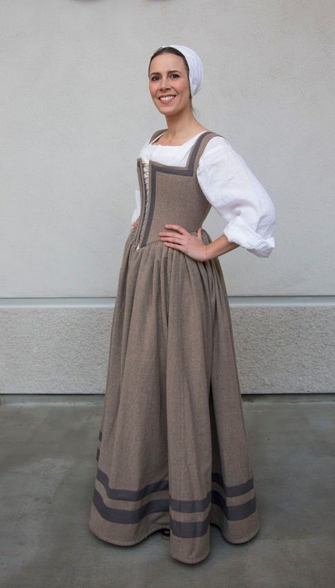 One-piece garment worn by women from later Middle Ages into Baroque period. Typically worn over a chemise or smock which acted as a slip and under the formal outer garment or gown/surcoat. Kirtles began as loose garments without a waist seam, changing to tightly fitted supportive garments in the 14th century. Later kirtles could be constructed by combining a fitted bodice with a skirt gathered or pleated into a waist seam. They could lace up the front, back or side-back, and be embellished. Kirtle Dress, Victorian Dress Costume, 17th Century Clothing, 16th Century Fashion, Tudor Fashion, 17th Century Fashion, Tudor Costumes, Fitted Gown, 18th Century Fashion