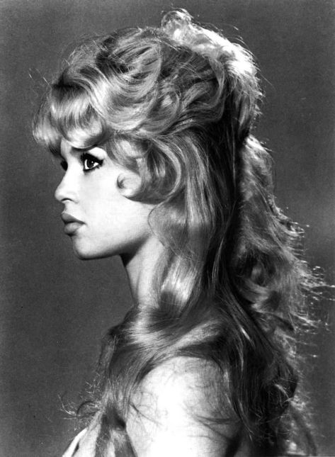 Arts Inspirations, People References, الفن الرقمي, Hair Reference, Old Fashion, High Life, Brigitte Bardot, Dream Hair, White Photo