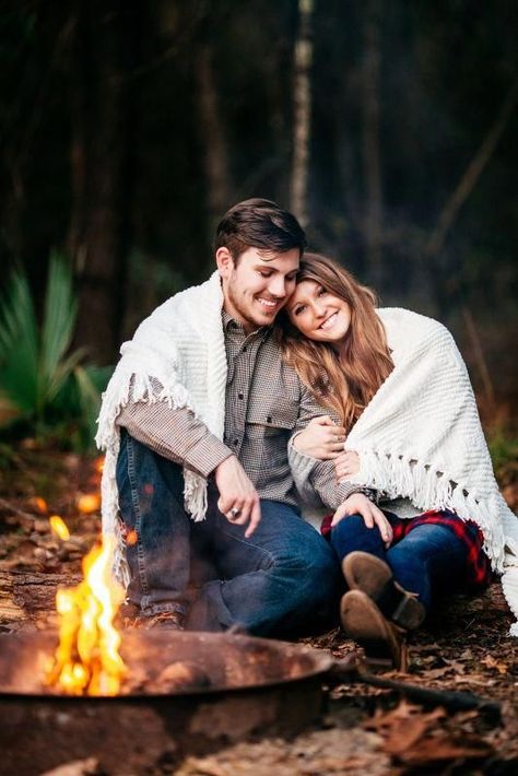 Campfires Photography, Camping Engagement Photos, Camping Photoshoot, Pre Wedding Poses, Photo Couple, Couple Photography Poses, Pre Wedding Photoshoot, Fall Photos, Couple Shoot