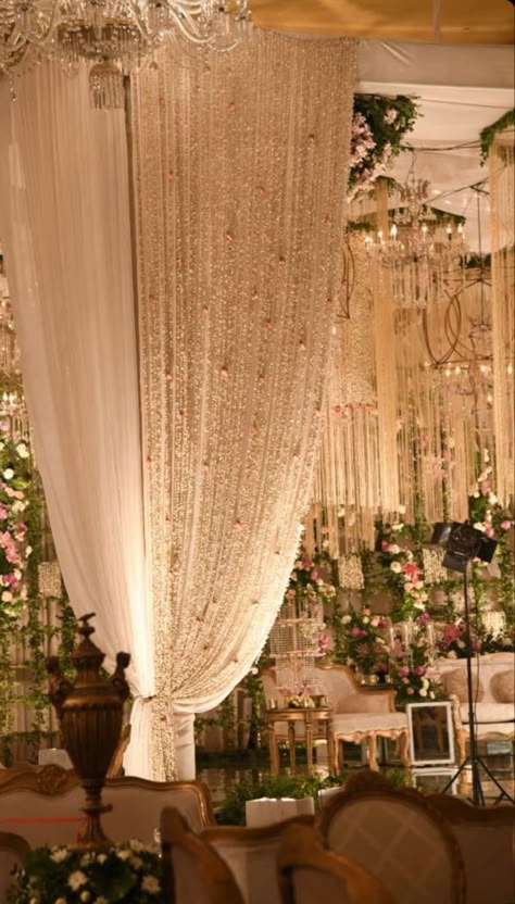 White And Gold Indian Wedding Decor, Indian White Wedding, Gold Indian Wedding, Nikkah Decor, Sufi Night, Shaadi Decor, Pakistani Wedding Decor, Asian Wedding Decor, Nikah Decor