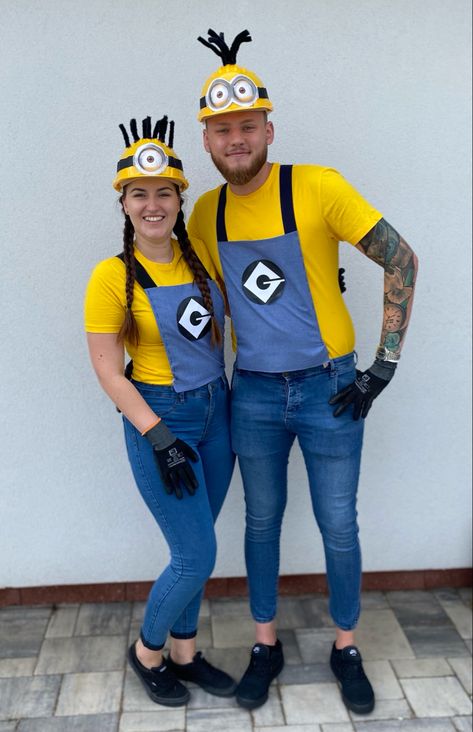 Minon Costume Diy Halloween Family, Minion Dress Up Diy, Minion Adult Costume Diy, Minion Adult Costume, Minion Costumes Kids, Minions Costume Group, Minions Diy Costume, Diy Minion Costume For Kids, Minons Outfit Costume Ideas