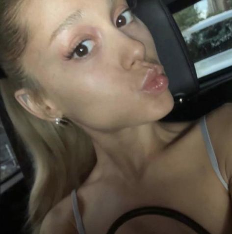 Ariana Grande Without Makeup, Ariana Grande Blonde Hair, Ariana Grande Makeup, Ariana Grande News, Ariana Instagram, Blonde Ponytail, Ariana Grande Style, Ariana Grande Pictures, Ariana G