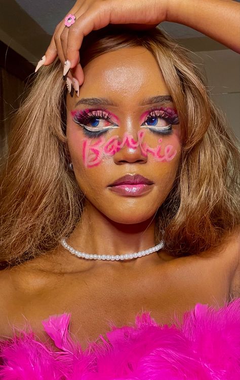 Makeup look with the writings Barbie in the middle Zombie Barbie Makeup, Barbie Makeup Look, Zombie Barbie, Barbie Makeup, Horror Makeup, Barbie Barbie, Crazy Makeup, Halloween Make Up, Halloween Make