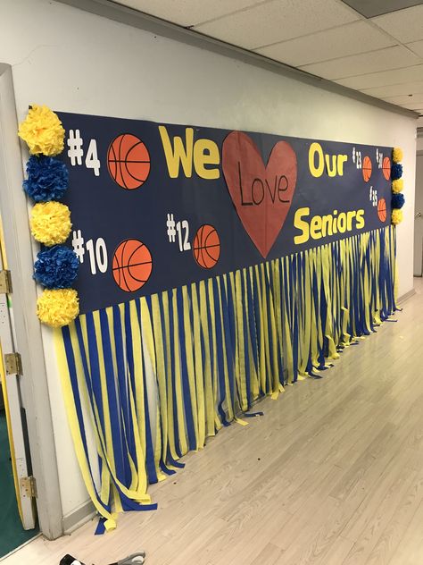 Basketball Game Decorations, Basketball Senior Night Ideas Boys, Senior Basketball Locker Decorations, Basketball Senior Night Decoration Ideas, Senior Night Signs Basketball, Senior Appreciation Ideas, Basketball Homecoming Decorations, Senior Day Decorations Sports, Basketball Spirit Ideas