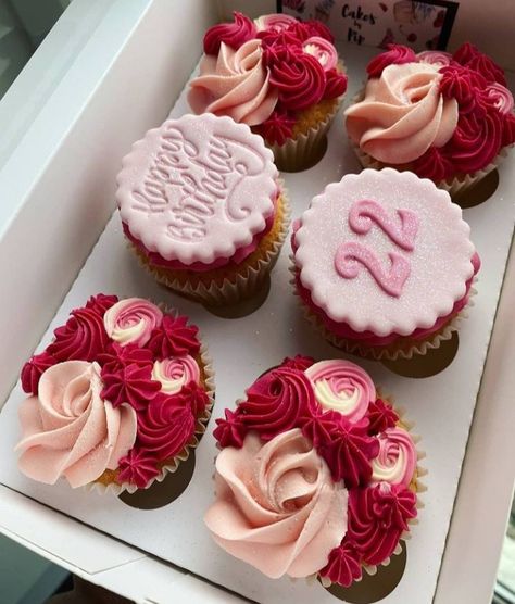 Girly Cupcakes Birthday, Girly Desserts, Girly Cupcakes, Engagement Cupcakes, Elegant Cupcakes, Red Cupcakes, Baby Cupcake, Cupcake Cake Designs, Cupcake Birthday Cake