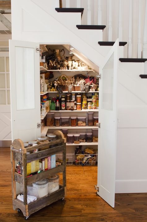 We love this brilliant use of space from the real-world kitchen of Shawna Mullarkey, who turned an unutilized coat closet under her staircase into a smart, organized, and pretty pantry. Even if you don't have found space under the stairs (or if you just lack stairs entirely!), there are still some ideas here you can apply to your own pantry. Under Stairs Pantry, تحت الدرج, Organiser Cucina, درج السلم, Desain Pantry, Staircase Storage, Kabinet Dapur, Under The Stairs, Small Pantry