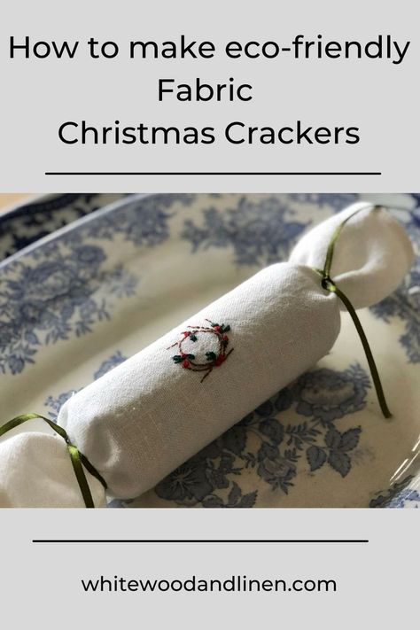 Diy Christmas Napkins, Diy Crackers, Diy Christmas Crackers, Eco Friendly Gift Wrapping, Eco Friendly Christmas, Christmas Party Gift, Christmas Napkins, Christmas Crackers, Mini Series