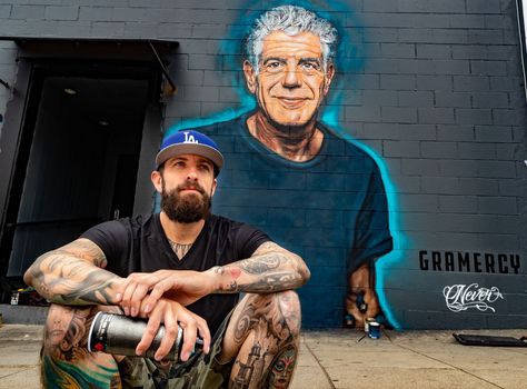 Anthony Bourdain Tattoo, Dude Style, Wall Street Art, Broadway Show, Artist Humor, Artsy Photos, Best Street Art, Urban Street Art, Anthony Bourdain