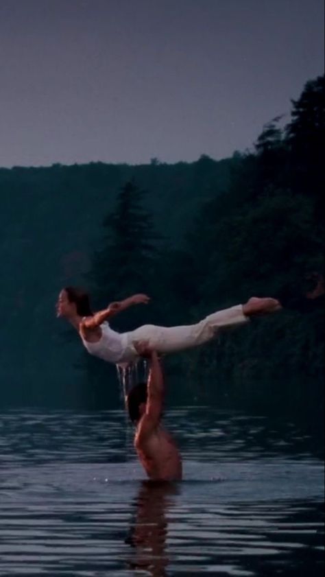 Dirty Dancing Movie, 1million Dance Studio, Vintage Foto's, Septième Art, Image Film, I Love Cinema, Patrick Swayze, Dancing Aesthetic, Movie Couples