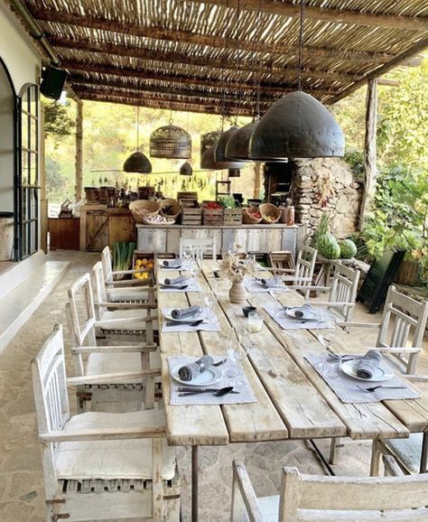 Rustic Pergola, Outdoor Restaurant, Rustic Outdoor, Outdoor Pergola, Outdoor Dining Area, Dream Home Design, Diy Outdoor, Boutique Hotel, Outdoor Kitchen