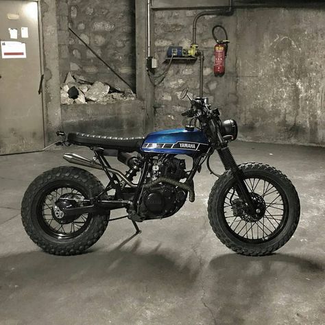 CG125cc 🔵 on Instagram: “Yamaha Scrambler 🔥 by @lostmechanics @cg125cc” Motorcycles, Yamaha Tw200, Honda Scrambler, Dirt Bike, Chopper, Cafe Racer, Garage, Cafe, Bike