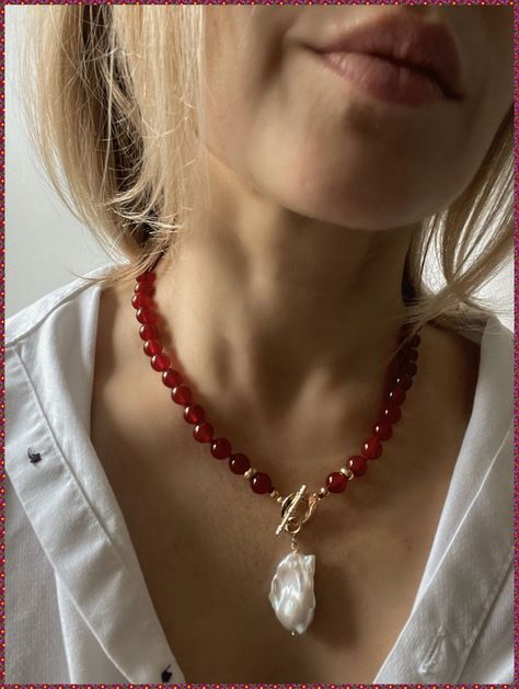 [SponsoredPost] Baroque Pearl And Red Agate Necklace This Statement Necklace Feature Real Fresh Water Baroque Pearl And Natural Stones - Red Agate. Beautiful Rich Red Color Makes This Necklace Very Eye-Catching. Elegant Gold Filled Toggle Clasp. Beads Measure 8Mm. Necklace Length Is 77 Cm (18,5 Inches). Please Note That Baroque Pearl May Slightly Vary In Shape As Effect Of Its Natural Origin. Handmade In Spain, Free Shipment With Registered Trackable Post. #pearlstatementnecklace Red Pearls Necklace, Pearl Handmade Necklace, Statement Beaded Necklace, Big Beaded Necklace, Red Bead Necklace, Red Jewerly, Pearl Necklace Making, Red Beads Necklace, Statement Necklace Outfit