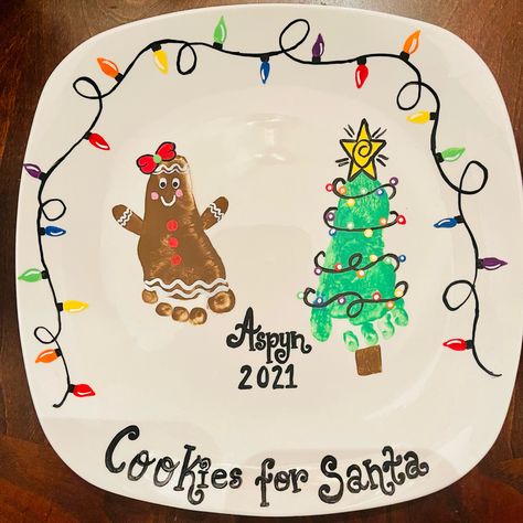 Cookies For Santa Plate Diy, Santas Cookie Plate Diy, Diy Christmas Plate, Baby Christmas Crafts, Baby Art Crafts, Christmas Art For Kids, Cookies For Santa Plate, Baby Art Projects, Footprint Crafts