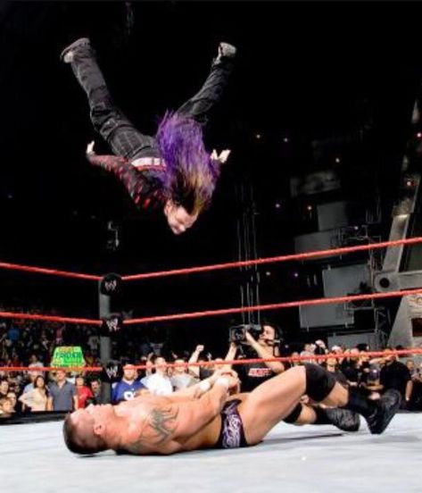 Jeff Hardy Insane Jumps Dj Akademiks, The Hardy Boyz, Wwe Pictures, Wwe Tna, Jeff Hardy, Pro Wrestler, Wrestling Superstars, Randy Orton, Wrestling Wwe