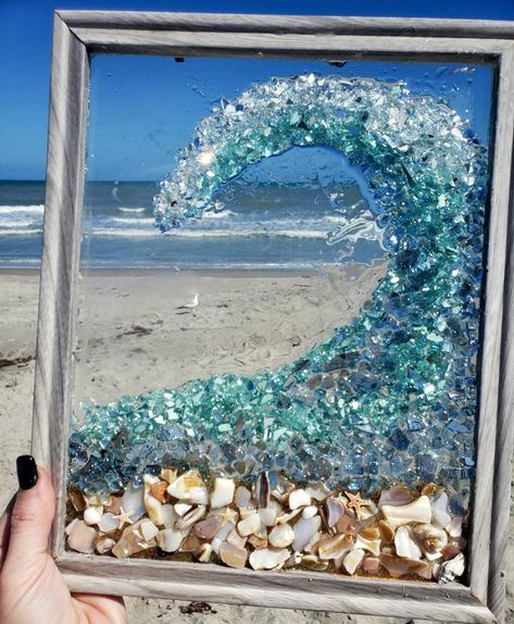 Sea Glass Window Art, Sea Glass Window, Crushed Glass Art, Broken Glass Crafts, Sea Glass Art Diy, Art Plage, Sea Glass Art Projects, Beach Glass Crafts, Seashell Wall Art