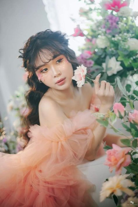 Indoor Garden Photoshoot, Fairy Studio Photoshoot, Dress Sweet Seventeen, Fairy Theme Photoshoot, Debut Makeup, Photoshoot Studio Ideas, Pre Debut Photoshoot, Garden Princess, Taylor Swift Photoshoot