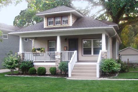 Curb Appeal Before and Afters - This Old House Exterior Bungalow, Modern Curb Appeal, Backyard Garden Landscaping, Patio Decoration Ideas, Garden Landscaping Ideas, Bungalow Exterior, Bungalow Homes, Aluminum Siding, Craftsman Style Homes