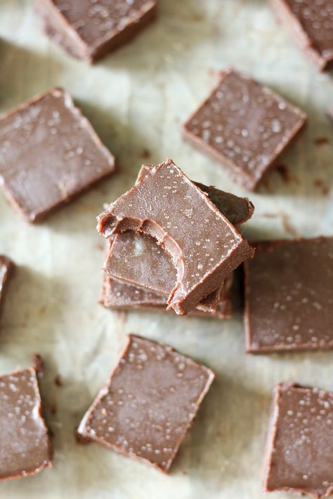 Tahini Fudge, Vegan Fudge Recipes, Freezer Fudge, Chocolate Tahini, Clean Treats, Vegan Fudge, Black Bean Brownies, Bean Brownies, Raw Cake