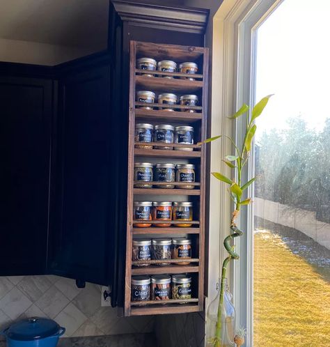 Diy Spice Rack Ideas, Spice Rack Diy, Pallet Spice Rack, Spice Rack Design, Spice Shelves, Spice Rack Ideas, Wall Spice Rack, Diy Spice Rack, Old Bookcase