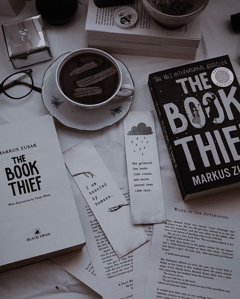 Book Thief Wallpaper, The Book Thief Aesthetic, Book Owl, Book Thief, Interesting Books, Markus Zusak, The Book Thief, A Little Life, Book Things