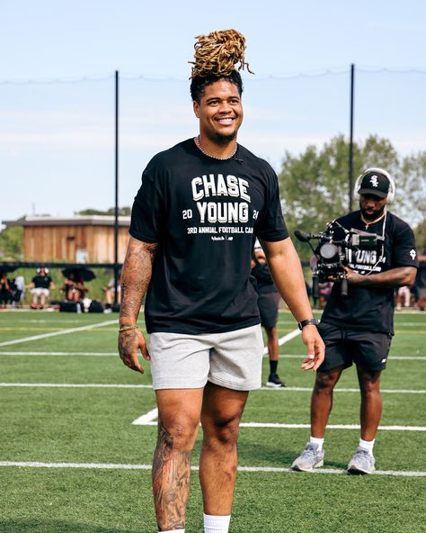 Hometown Hero! @chaseyoung 3rd annual Chase Young youth football camp @klutchsports @dtlrsports @nflpa Football Camp, Hometown Heroes, Youth Football, Football, Quick Saves, American Football