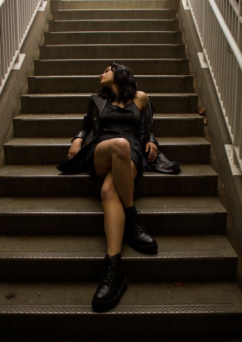 Photography of a model in a black dress in a staircase. Dark Poses Photography, Outdoor Edgy Photoshoot, Grunge Pose Ideas, Photo Ideas Model, Photos On Stairs Ideas, Brick Wall Photoshoot Ideas Aesthetic, Grunge Model Poses, Photoshoot Ideas Outdoor Poses, Outdoor Self Portrait Photography