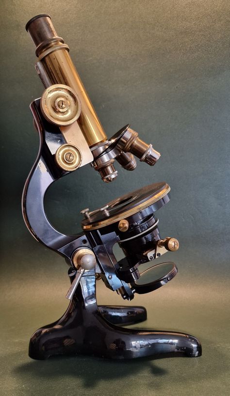 Microscope Aesthetic, Vintage Microscope, Scientific Equipment, Dark Academia Home, Science Models, Science Equipment, Steampunk Cosplay, Microscopes, Game Props