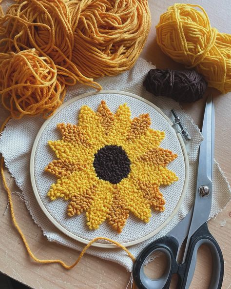 A sunflower punch needle wall hanging using some of my favourite yarn brands. 🌻 Yellow - @knitsirdar stories in ‘sunseeker’ Mustard - @hobbycrafthq knit craft cotton blend plain in ‘mustard’ Brown - @ricorumi in ‘chocolate’ #punchneedleart #punchneedle #punchneedlewallhanging #wallhanging #wallart #wallartdecor #embroideryhoop #embroideryhoopart #makewithhobbycraft #sirdar #sirdaryarn #hobbycraft #hobbycrafthq #ricorumi #ricodesign #ricostitching #ricodesignpunchneedleproject #fibreartist Fall Punch Needle Patterns, Punch Needling Ideas, Fall Punch Needle, Needle Punch Ideas, Punch Needle Aesthetic, Punch Needle Wall Hanging, Needle Punching, Punch Needling, Sunflower Embroidery