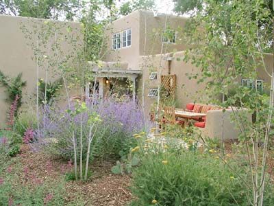 santa fe Spanish Style Patio, Open Courtyard, Adobe Homes, New Mexico Style, Travel New Mexico, Courtyard Landscaping, Making A Decision, Adobe Home, Tuscan Design