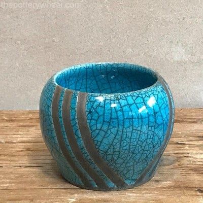 How to Glaze Raku Pottery - Glazing and Underglazing Raku Raku Pottery Tutorials, Raku Glaze Ideas, Raku Pottery Ideas Inspiration, Raku Glaze Recipes, Raku Pottery Ideas, Raku Glazed Ceramics, Diy Raku Kiln, Diy Kiln, Raku Ideas