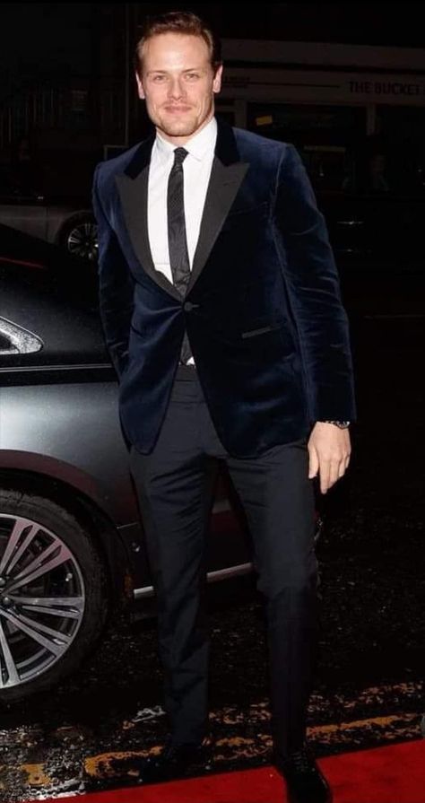 Sam Heughan in gorgeous blue velvet suit at BAFTA Scotland, Sunday, November 3, 2019 Velvet Groomsmen, Blue Velvet Coat, Velvet Blazer Outfit, Party Wear Blazers, Blue Velvet Suit, Blue Velvet Blazer, Suede Suit, Sam Hueghan, Velvet Wedding