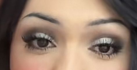 Trashy Eye Makeup, Emo Smokey Eye Makeup, 200s Eye Makeup, Edgy Y2k Makeup, Round Eye Smokey Eye, 2000s Smokey Eye Makeup, Early 2000s Smokey Eye, 2000s Eyeshadow Looks, Trashy Y2k Eyeshadow