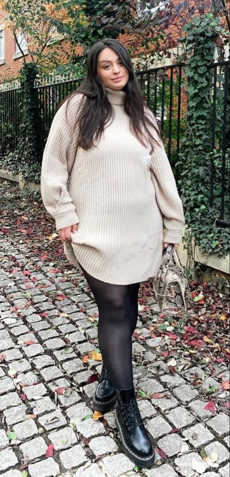 Plus Sized Autumn Fashion, Midsize Cold Outfits, Winter Dresses Curvy, Fall Outfits For Work Plus Size, London Outfit Winter Plus Size, Jumper Under Dress, Autumn Dress Outfit Plus Size, Fall Ootd Plus Size, Fall Fashion 2023 Curvy