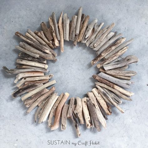 How to make a DIY Driftwood Wreath – Sustain My Craft Habit Diy Summer Wreaths, Faux Magnolia Wreath, Driftwood Creations, Diy Driftwood, Diy Pineapple, Driftwood Wreath, Driftwood Mobile, Farmhouse Style Wreath, Rainbow Wreath